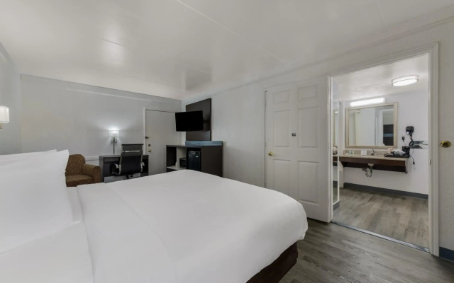Quality Inn & Suites Airport