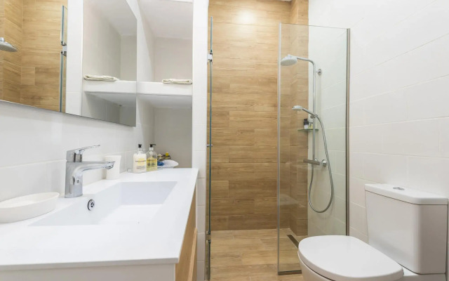 Fresh and Clean apt for 6 in Koukaki