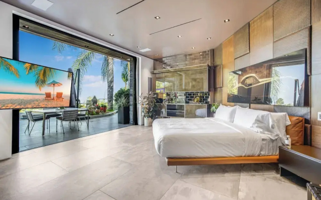 Villa Kaleida - Sleek Modern Sunset Villa With Eclectic Style & Infinity Pool