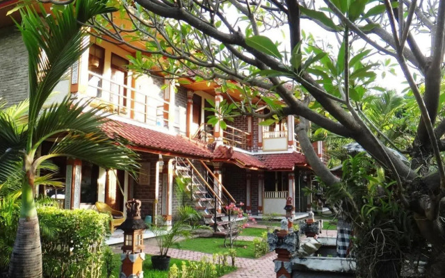 Lovina Beach Hotel