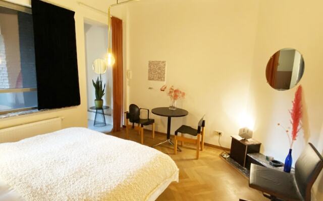 B & B Expohouse