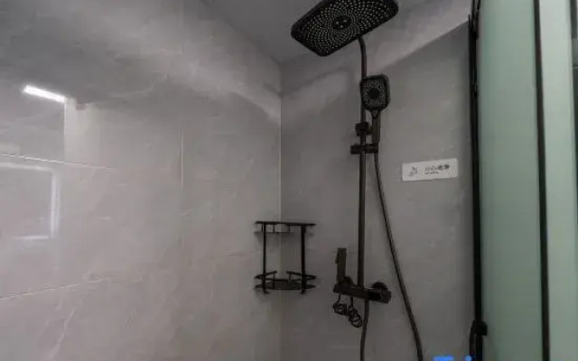 Qiuwang Hotel (Shanghai Caobao Road Subway Station Branch)