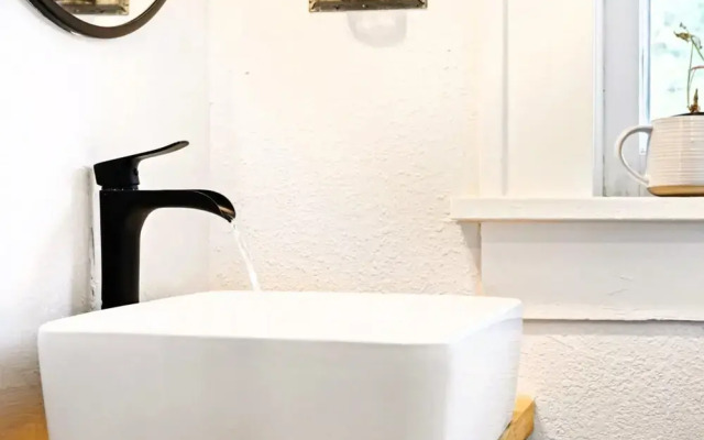 Retro Studio Huge Shower 3min-asian Dist