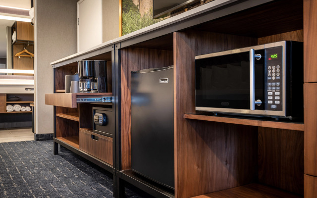 Anaheim Camelot Inn & Suites