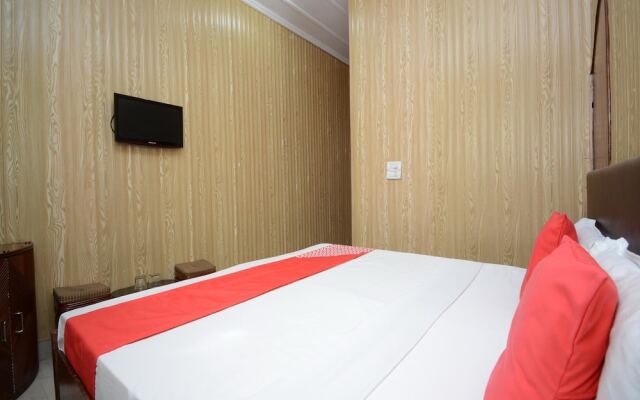 Nanda Lodge by OYO Rooms