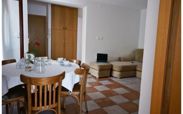 Apartments and Rooms Degra