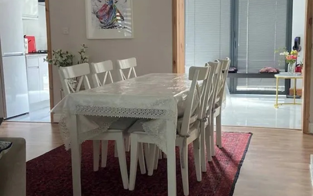 House in Brighton & Hove With Parking