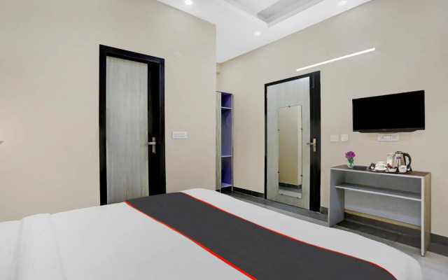 Collection O 70198 Metro View Ashok Vihar