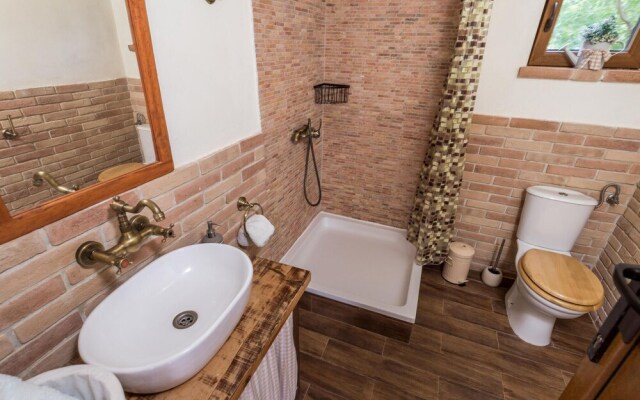 Beautiful Home in Kras With Wifi and 2 Bedrooms