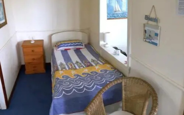 Lorikeet Retreat, 11 Hodgson Street