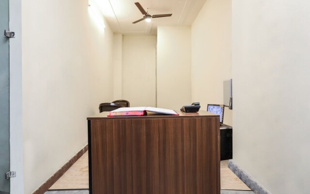 OYO SilverKey 27892 Shanti Complex