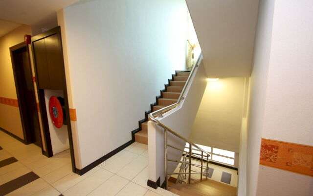 1 City Hotel
