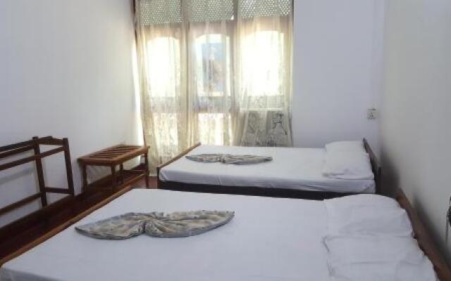 Thilini Holiday Inn