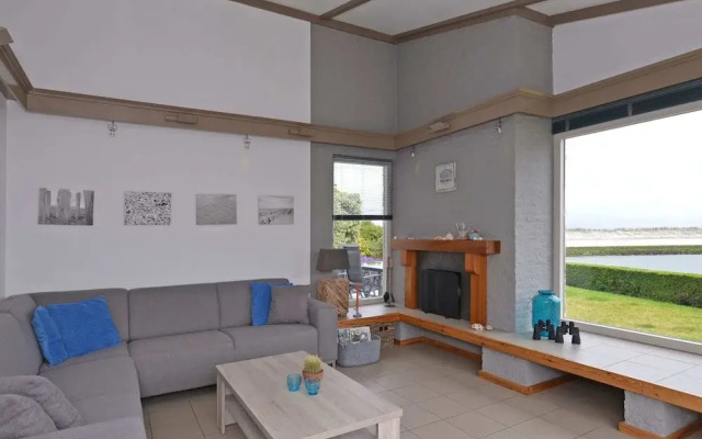 Modern Furnished Detached Bungalow, Located on the Marina
