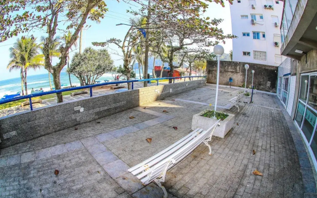 Pé na areia do Guarujá - Praia do Tombo (F)