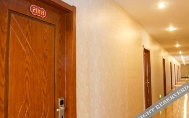 Yichang Spring Business Hotel