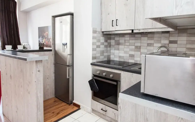 Modern-deluxe central apt in Athens