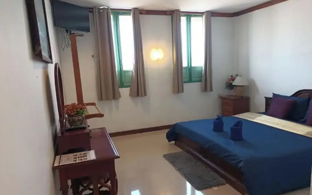 Ruenthai Ayutthaya Resort And Restaurant