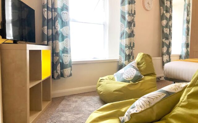 Lux Blu - Kenwyn Studio Apartment