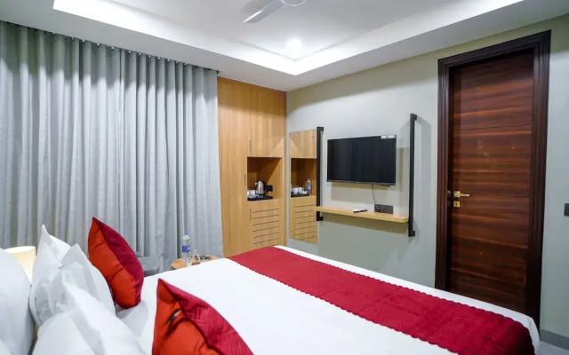Saltstayz Select - Golf Course Road & Sector 57