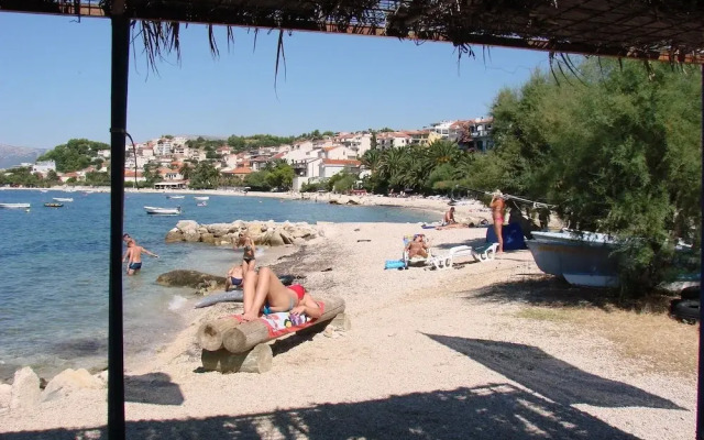 Captivating 2-bed Apartment in Podstrana