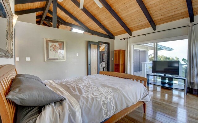 Kailua-kona House w/ Balcony & Ocean Views!