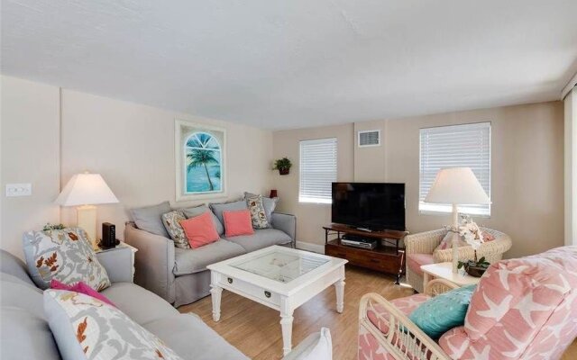 Tropical Paradise - Three Bedroom Home