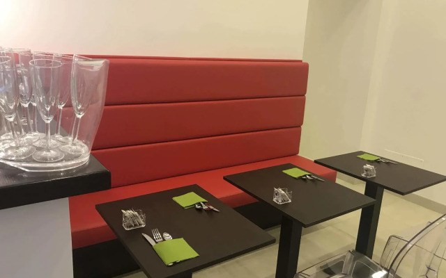 Roman Holidays Boutique Hotel