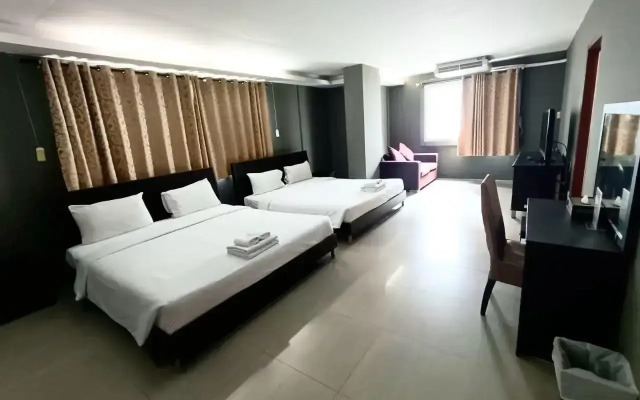 Centric Place Hotel