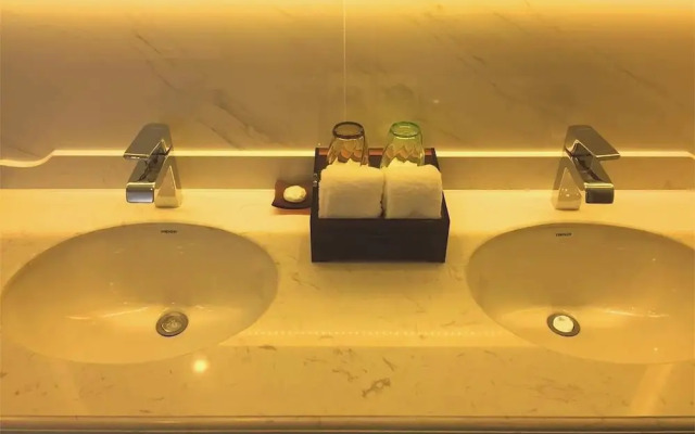 Pullanoman Holiday Inn