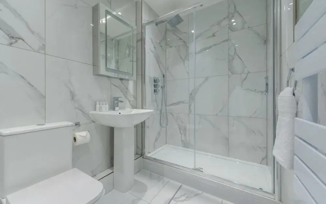 Regency Residences - Fitzrovia - by Frankie Says