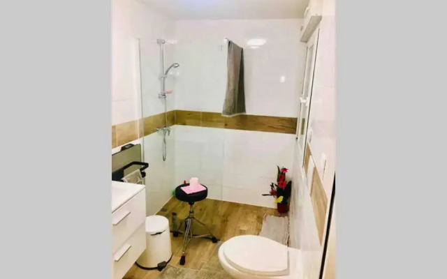 Refuge des voyageurs - chambre suite et cuisine en rdc