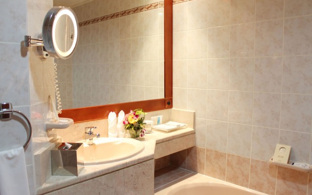 Al Diar Capital Hotel