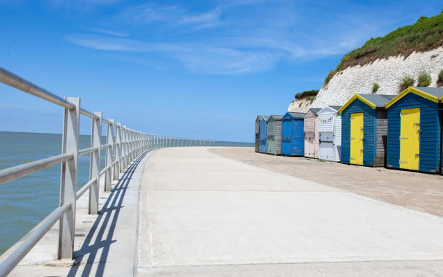 Seascape Retreat with Parking