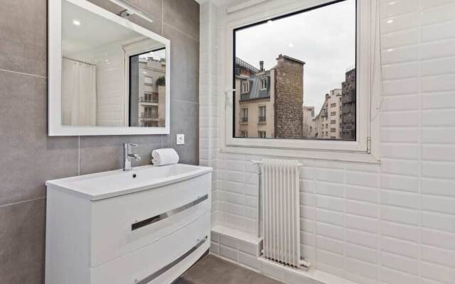 Stunning One Bedroom Apartment Sleeps 5, in Paris