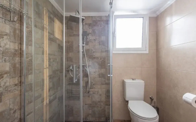 2-bedroom Retreat Just Steps From the Sea