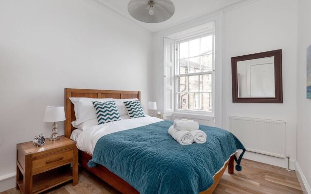 Heart of Edinburgh City Centre 3 Bedroom Georgian Apartment