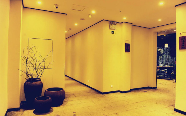 Peach Blossom Resort Hotel