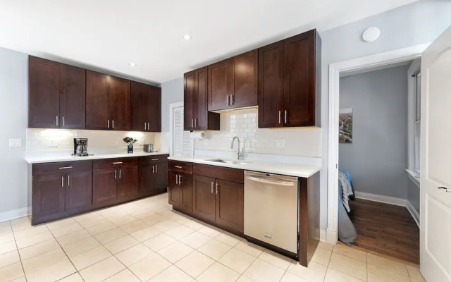 Stylish 2BR Urban Retreat in River West