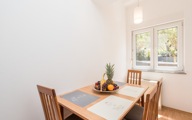 Apartment Matea 220m From the Beach