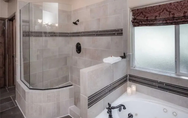 Casa Elegante - Four Bedroom Cabin