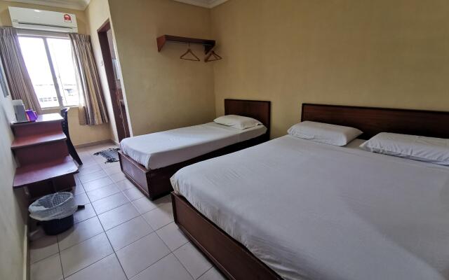 OYO 89817 Hotel Sura