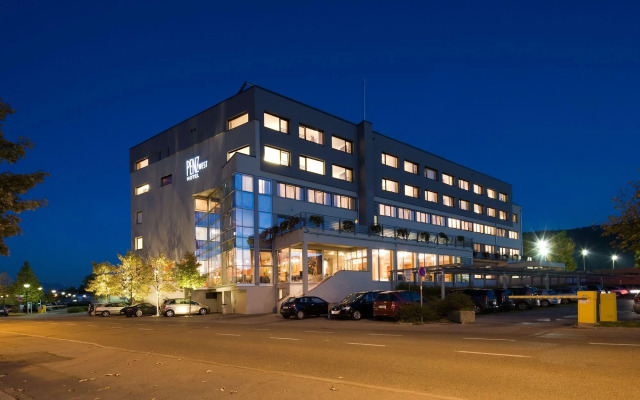Penz Hotel West