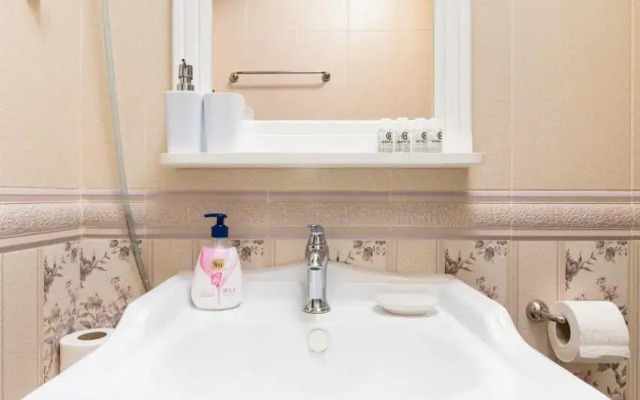 Bright & Cozy 1BD Flat with a Charming Terrace