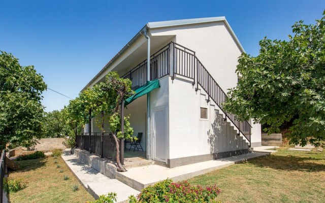 Awesome Apartment in Vlasici With 1 Bedrooms and Wifi