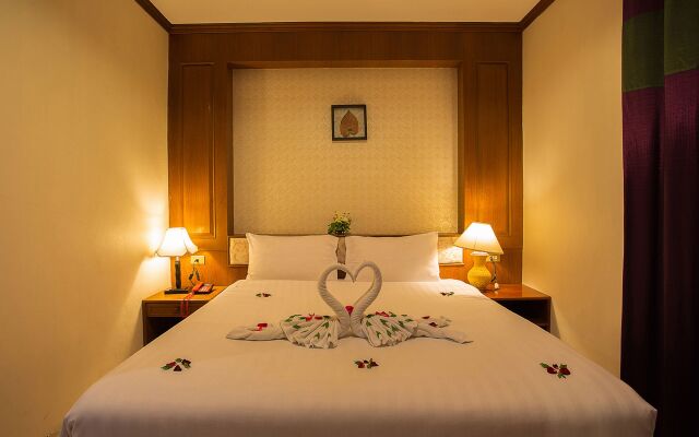 Thanthip Beach Resort