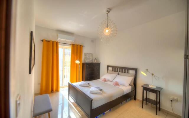 Charming 2 bedroom apartment close to Junior College ETUS1-1