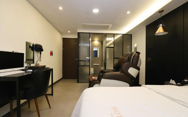 The Unique Hotel 28