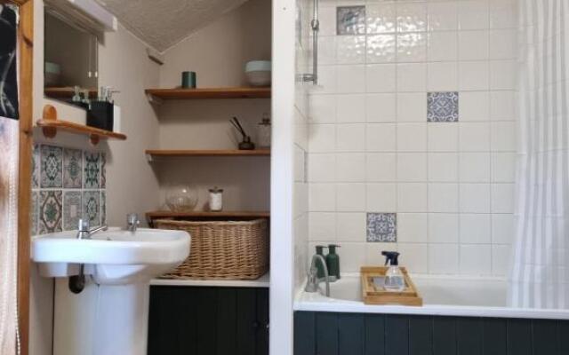 2 bedroom house within walking distance of town