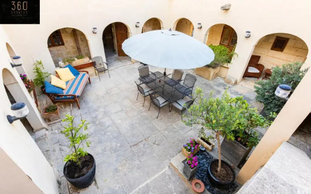 Beautiful, Designer villa with Private pool & BBQ by 360 Estates